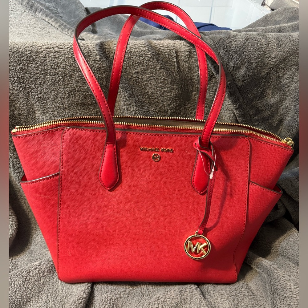 Marilyn Medium Saffiano Leather Tote Bag